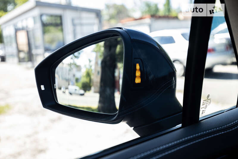 Позашляховик / Кросовер Volkswagen Touareg 2024 в Києві