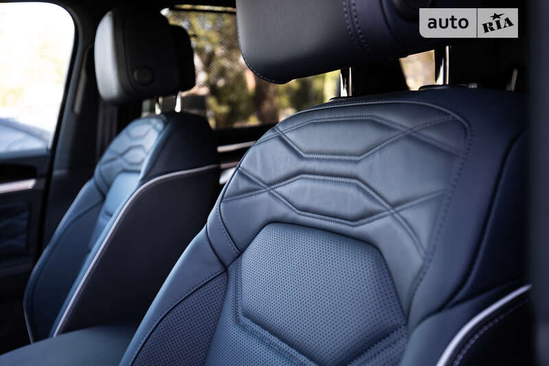 Позашляховик / Кросовер Volkswagen Touareg 2024 в Києві