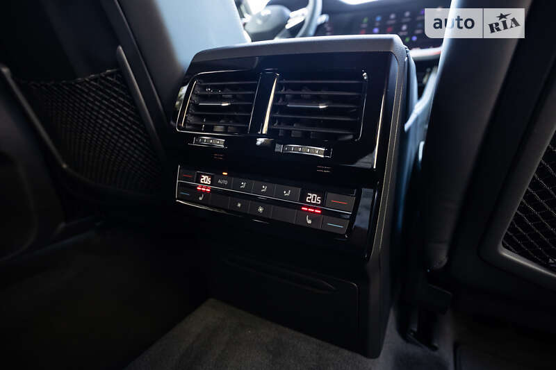 Позашляховик / Кросовер Volkswagen Touareg 2024 в Києві