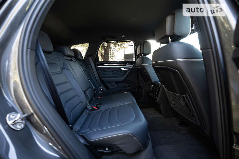 Позашляховик / Кросовер Volkswagen Touareg 2024 в Києві