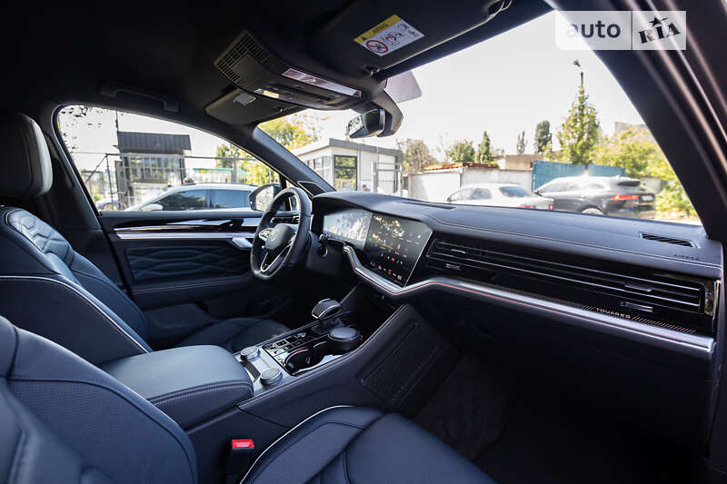 Позашляховик / Кросовер Volkswagen Touareg 2024 в Києві