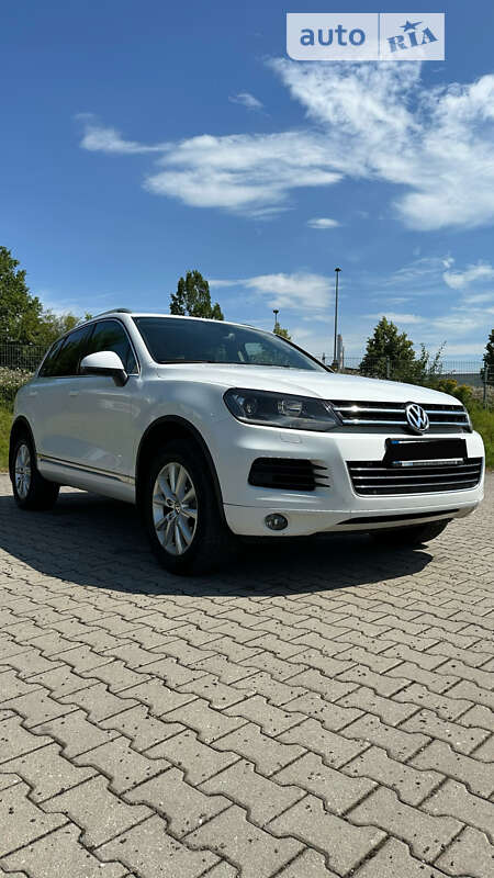 Внедорожник / Кроссовер Volkswagen Touareg 2012 в Киеве