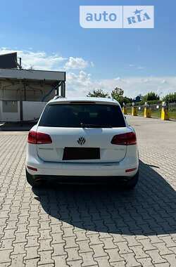 Внедорожник / Кроссовер Volkswagen Touareg 2012 в Киеве