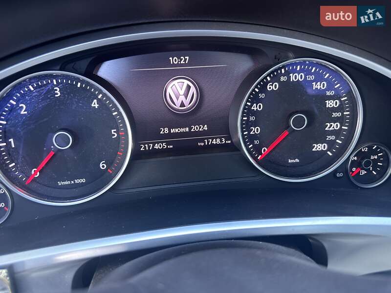 Позашляховик / Кросовер Volkswagen Touareg 2015 в Кропивницькому