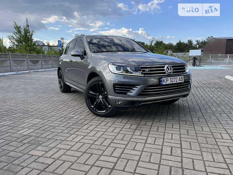 Позашляховик / Кросовер Volkswagen Touareg 2017 в Запоріжжі