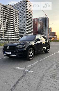 Позашляховик / Кросовер Volkswagen Touareg 2018 в Києві