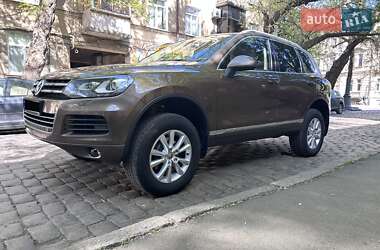 Внедорожник / Кроссовер Volkswagen Touareg 2012 в 