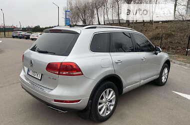 Позашляховик / Кросовер Volkswagen Touareg 2010 в Києві