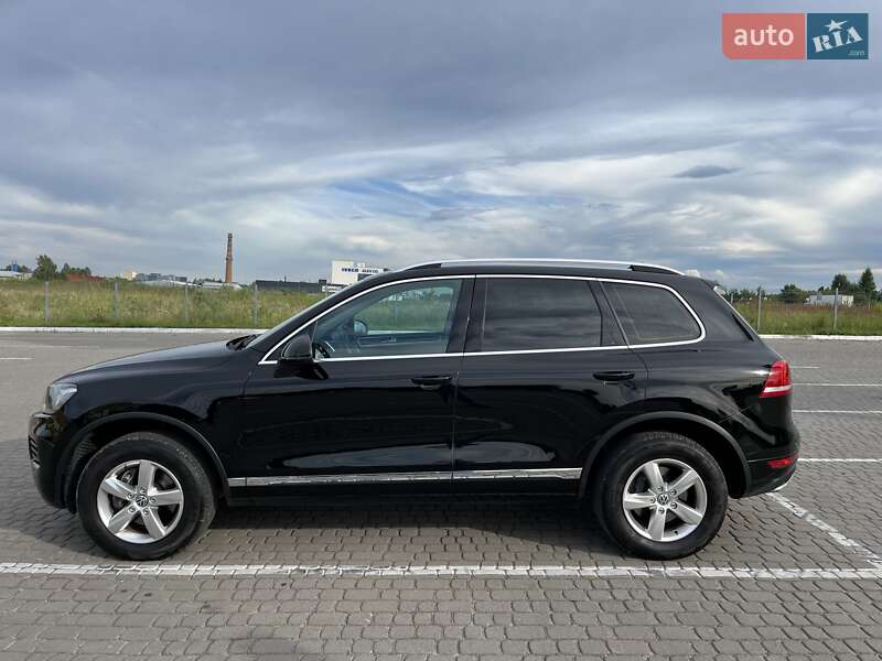 Внедорожник / Кроссовер Volkswagen Touareg 2013 в Львове