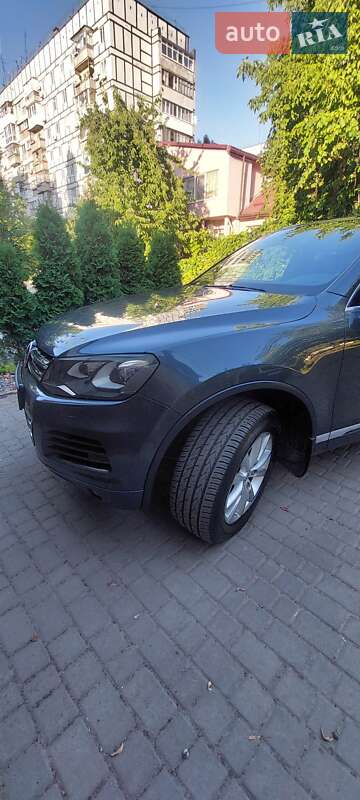 Позашляховик / Кросовер Volkswagen Touareg 2012 в Дніпрі