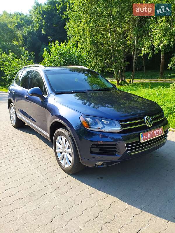 Внедорожник / Кроссовер Volkswagen Touareg 2012 в Хмельницком