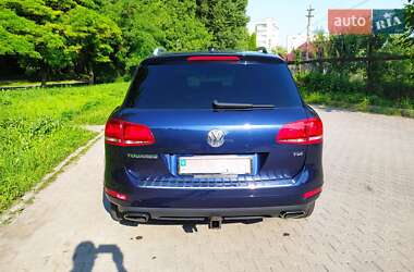 Внедорожник / Кроссовер Volkswagen Touareg 2012 в Хмельницком