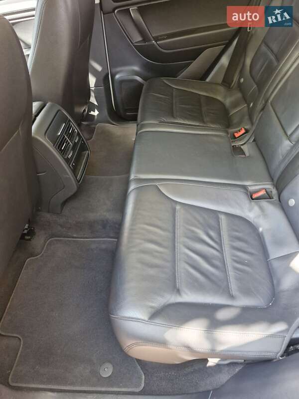 Позашляховик / Кросовер Volkswagen Touareg 2015 в Іршаві