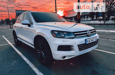 Позашляховик / Кросовер Volkswagen Touareg 2011 в Києві