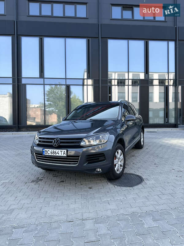 Внедорожник / Кроссовер Volkswagen Touareg 2011 в Львове