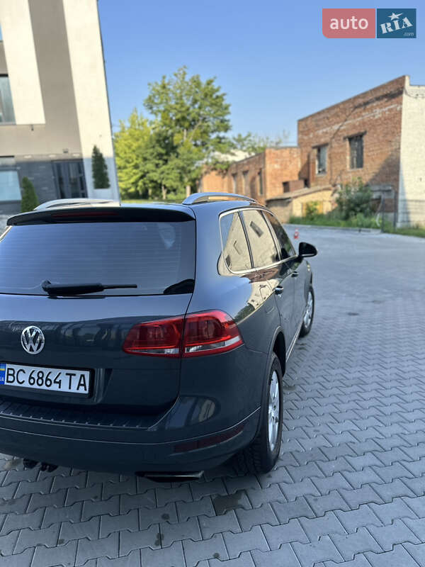Внедорожник / Кроссовер Volkswagen Touareg 2011 в Львове