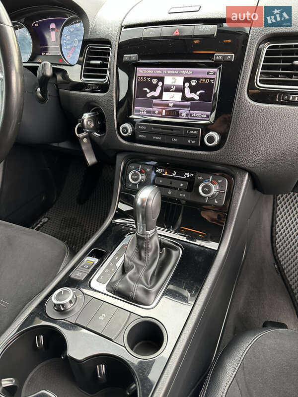 Внедорожник / Кроссовер Volkswagen Touareg 2011 в Львове