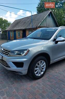 Внедорожник / Кроссовер Volkswagen Touareg 2015 в Полтаве