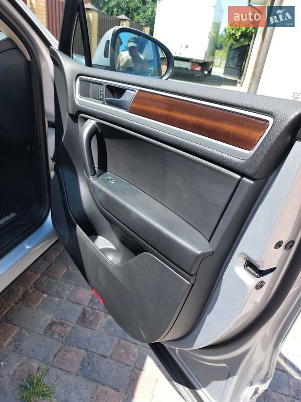 Позашляховик / Кросовер Volkswagen Touareg 2015 в Полтаві