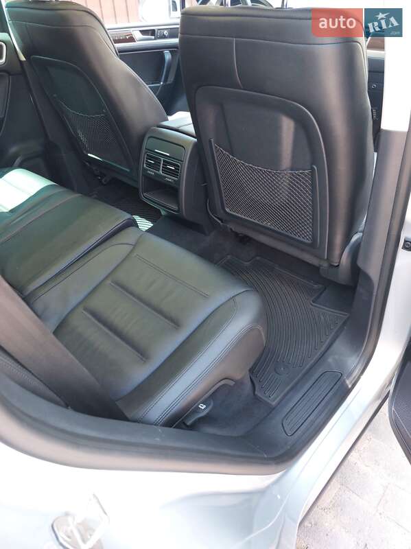 Позашляховик / Кросовер Volkswagen Touareg 2015 в Полтаві