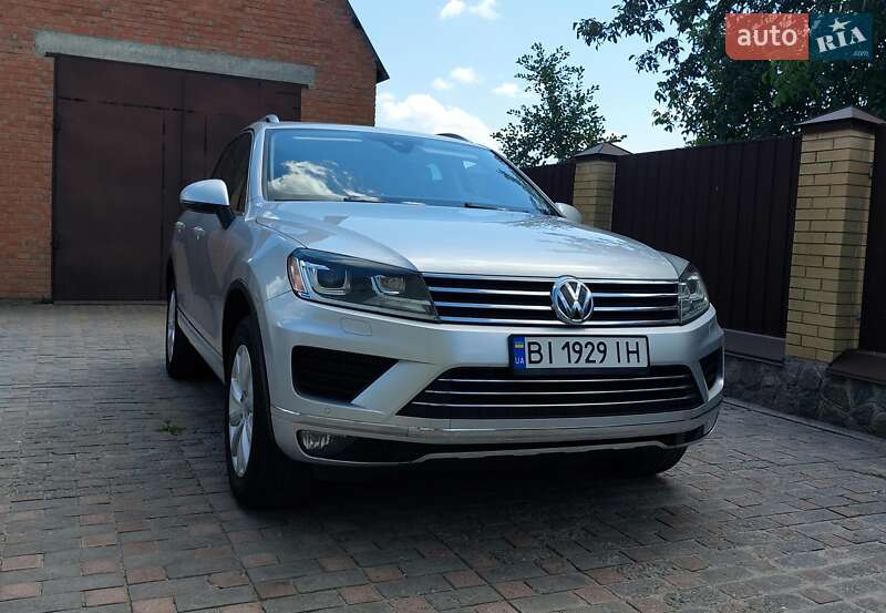Позашляховик / Кросовер Volkswagen Touareg 2015 в Полтаві