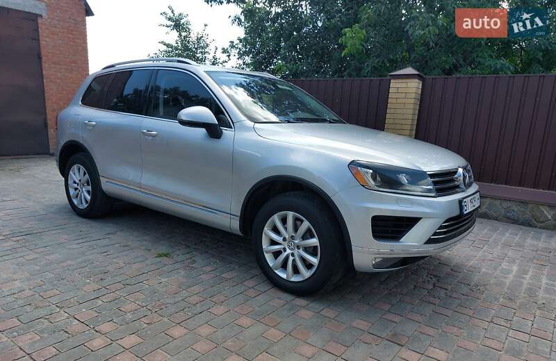 Позашляховик / Кросовер Volkswagen Touareg 2015 в Полтаві