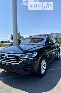 Внедорожник / Кроссовер Volkswagen Touareg 2019 в Киеве