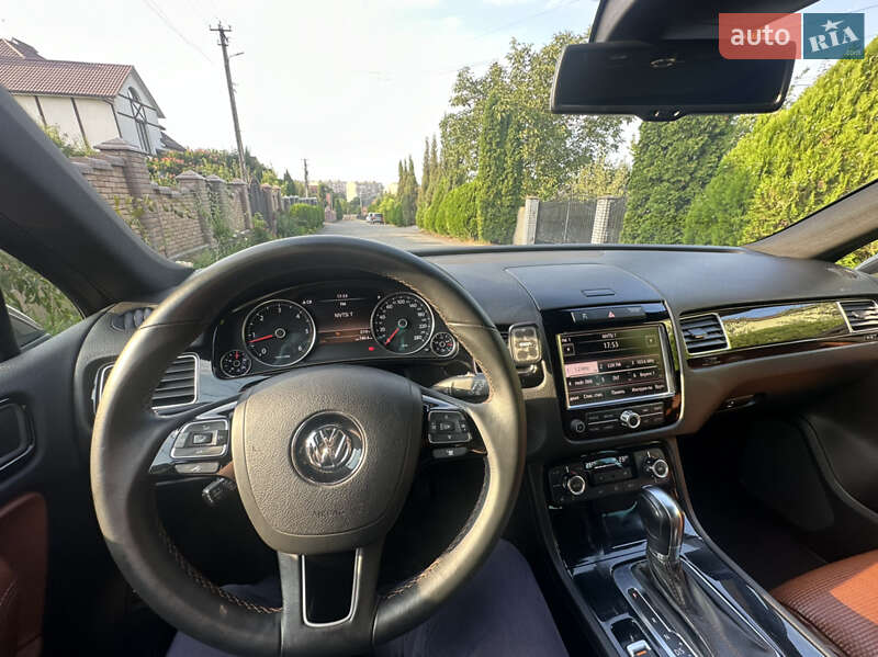 Позашляховик / Кросовер Volkswagen Touareg 2014 в Чернівцях
