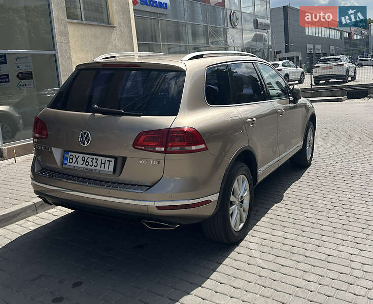 Внедорожник / Кроссовер Volkswagen Touareg 2015 в Хмельницком