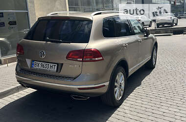 Позашляховик / Кросовер Volkswagen Touareg 2015 в Хмельницькому