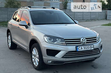 Внедорожник / Кроссовер Volkswagen Touareg 2015 в Киеве