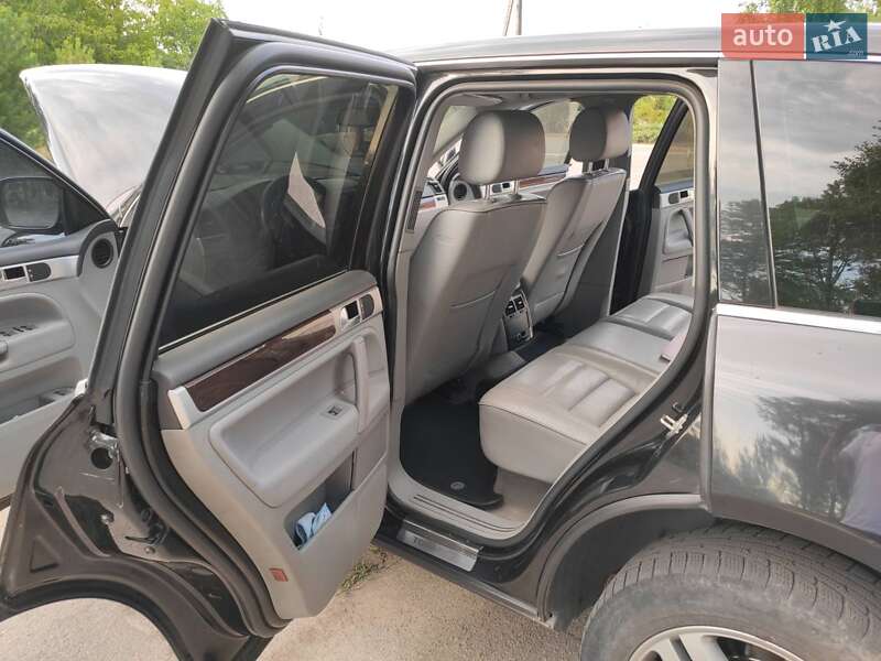 Позашляховик / Кросовер Volkswagen Touareg 2005 в Дніпрі
