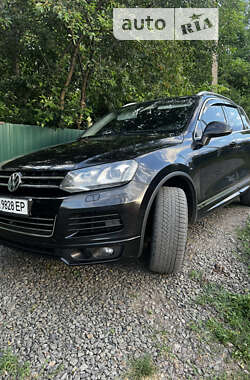 Внедорожник / Кроссовер Volkswagen Touareg 2011 в Новоархангельске