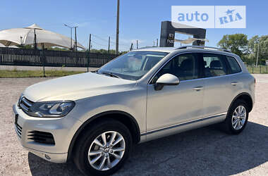 Внедорожник / Кроссовер Volkswagen Touareg 2011 в Киеве