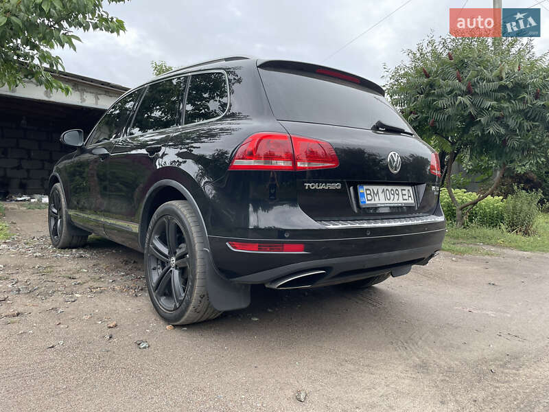 Внедорожник / Кроссовер Volkswagen Touareg 2012 в Конотопе