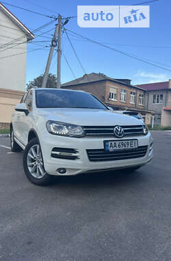 Внедорожник / Кроссовер Volkswagen Touareg 2011 в Киеве