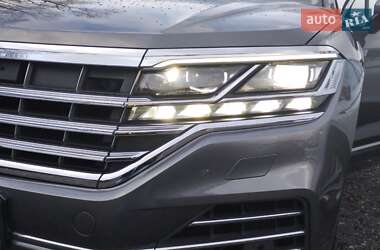 Позашляховик / Кросовер Volkswagen Touareg 2019 в Чернівцях