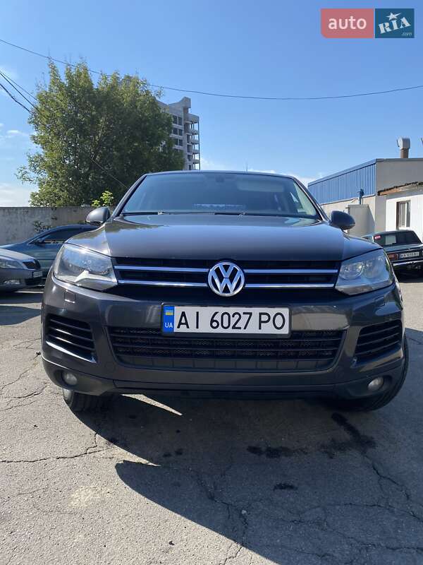 Внедорожник / Кроссовер Volkswagen Touareg 2011 в Киеве
