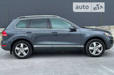 Внедорожник / Кроссовер Volkswagen Touareg 2011 в Львове