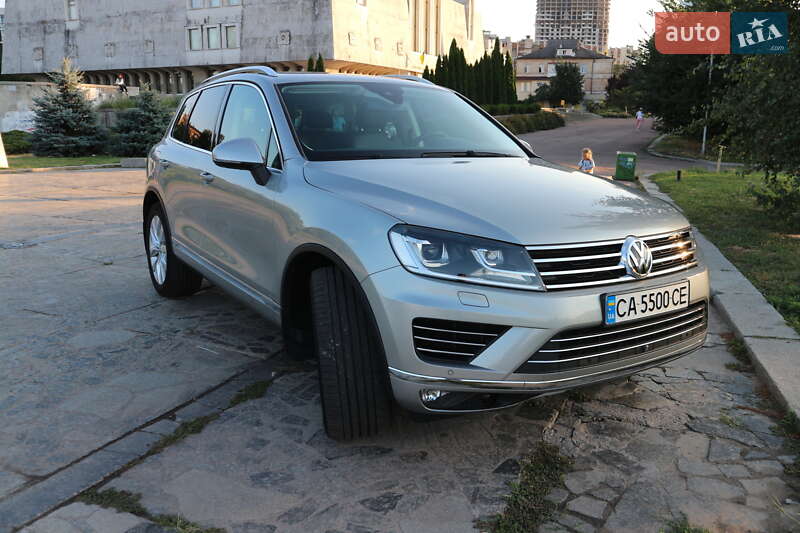 Внедорожник / Кроссовер Volkswagen Touareg 2014 в Черкассах