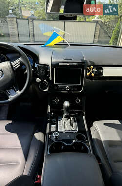 Внедорожник / Кроссовер Volkswagen Touareg 2013 в 