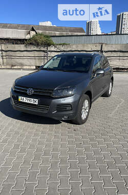 Внедорожник / Кроссовер Volkswagen Touareg 2010 в Киеве