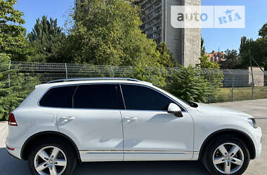 Внедорожник / Кроссовер Volkswagen Touareg 2013 в Николаеве