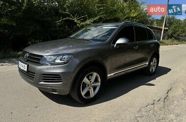 Внедорожник / Кроссовер Volkswagen Touareg 2013 в Днепре