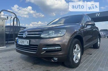 Внедорожник / Кроссовер Volkswagen Touareg 2012 в Львове