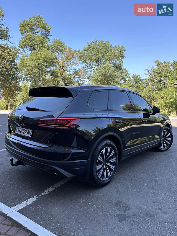 Позашляховик / Кросовер Volkswagen Touareg 2020 в Одесі