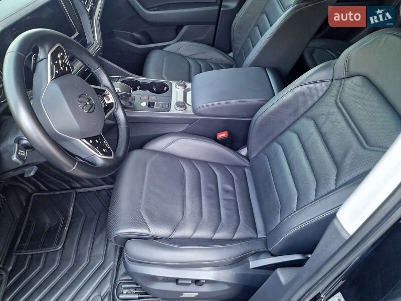 Позашляховик / Кросовер Volkswagen Touareg 2020 в Одесі