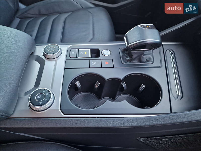 Позашляховик / Кросовер Volkswagen Touareg 2020 в Одесі