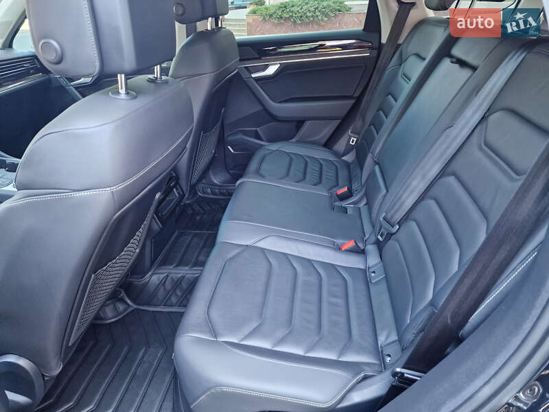 Позашляховик / Кросовер Volkswagen Touareg 2020 в Одесі