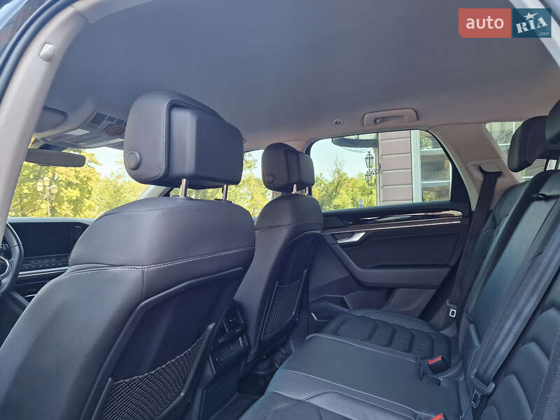 Позашляховик / Кросовер Volkswagen Touareg 2020 в Одесі